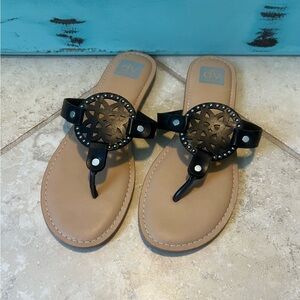 DV Dolce Vita Thong Sandals Women's Size 10 Black Faux Leather Studded NWOT